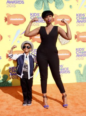 Jennifer Hudson ve David Daniel Otunga Jr., 28 Mart 2015 tarihinde Inglewood, ABD 'de düzenlenen 2015 Nickelodeon Çocuk Seçimi Ödülleri' nde.