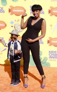 Jennifer Hudson ve David Daniel Otunga Jr., 28 Mart 2015 tarihinde Inglewood, ABD 'de düzenlenen 2015 Nickelodeon Çocuk Seçimi Ödülleri' nde.