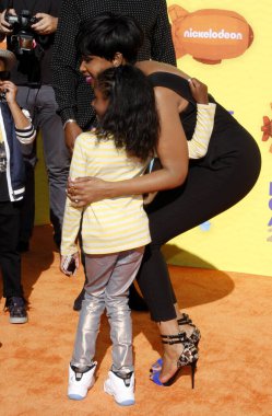 Jennifer Hudson, 28 Mart 2015 tarihinde Inglewood, ABD 'de düzenlenen 2015 Nickelodeon' s Kids 'Choice Ödülleri' nde.