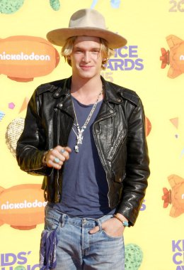 Cody Simpson, 28 Mart 2015 tarihinde Inglewood, ABD 'deki Forum' da düzenlenen 2015 Nickelodeon Çocuk Seçimi Ödülleri 'nde.