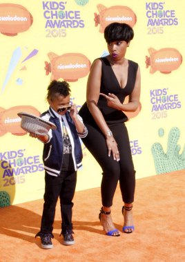 Jennifer Hudson ve David Daniel Otunga Jr., 28 Mart 2015 tarihinde Inglewood, ABD 'de düzenlenen 2015 Nickelodeon Çocuk Seçimi Ödülleri' nde.