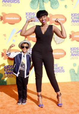 Jennifer Hudson ve David Daniel Otunga Jr., 28 Mart 2015 tarihinde Inglewood, ABD 'de düzenlenen 2015 Nickelodeon Çocuk Seçimi Ödülleri' nde.