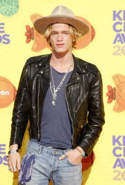 Cody Simpson, 28 Mart 2015 tarihinde Inglewood, ABD 'deki Forum' da düzenlenen 2015 Nickelodeon Çocuk Seçimi Ödülleri 'nde.