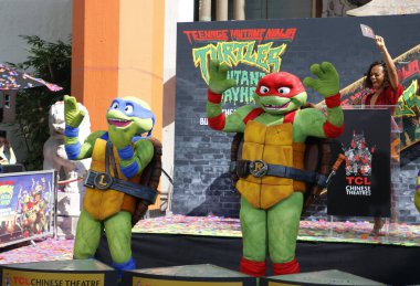 Leonardo, Donatello, Michaelangelo ve Raphael, 7 Eylül 2023 'te ABD' nin Hollywood kentindeki TCL Çin Tiyatrosu 'nda düzenlenen Ninja Kaplumbağa El Baskısında..