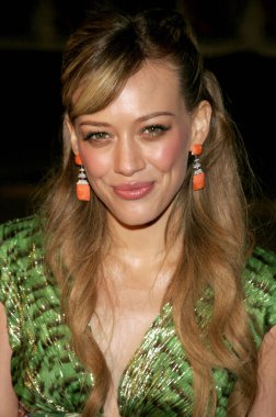 Hilary Duff, 13 Aralık 2005 'te ABD' nin Westwood kentindeki Mann Village Tiyatrosu 'nda düzenlenen 