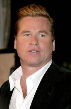 Val Kilmer, 18 Ekim 2005 'te ABD' nin Hollywood kentindeki Grauman 'ın Çin Tiyatrosu' nda düzenlenen 'Kiss, Bang Bang' galasında.