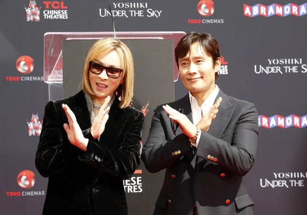 Lee Byung Hun Musicista Giapponese Yoshiki Partecipa Una Cerimonia Mani — Foto Stock