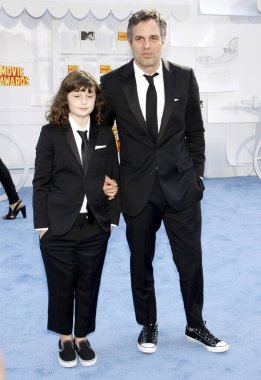 Mark Ruffalo ve Bella Noche Ruffalo, 12 Nisan 2015 tarihinde Los Angeles, ABD 'deki Nokia Theatre L.A.' da düzenlenen 2015 MTV Film Ödülleri 'nde yer aldı..