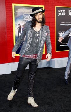 Russell Brand, 8 Haziran 2012 'de ABD' nin Hollywood kentindeki Grauman 'ın Çin Tiyatrosu' nda düzenlenen 'Rock of Ages' in Los Angeles galasında.