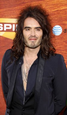 Russell Brand, ABD 'nin Culver City kentindeki Sony Pictures Stüdyolarında düzenlenen Spike TV 2. Geleneksel Erkekler Seçimi Ödülleri' nde 30 Mayıs 2008.