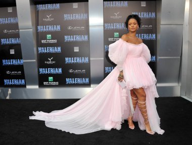 Rihanna, 17 Temmuz 2017 'de ABD' nin Hollywood kentindeki TCL Çin Tiyatrosu 'nda yapılan' Valerian And The City of a Thousand Planets 'galasında.