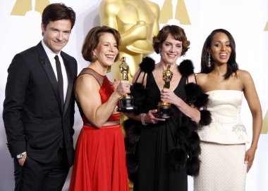 Jason Bateman, Kerry Washington, Dana Perry ve Ellen Goosenberg Kent, Los Angeles 'taki Loews Hollywood Oteli' nde düzenlenen 87. 22 Şubat 2015. 