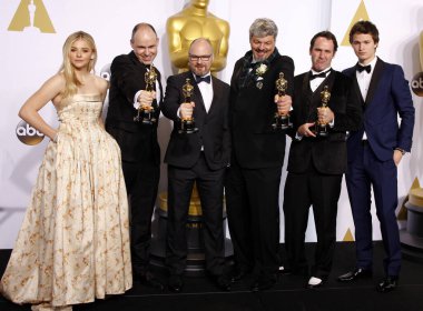 Ansel Elgort, Chloe Grace Moretz, Andrew Lockley, Ian Hunter, Scott R. Fisher ve Paul Franklin, Los Angeles 'taki Loews Hollywood Oteli' nde düzenlenen 87. 22 Şubat 2015.