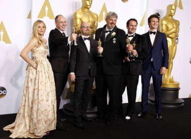 Ansel Elgort, Chloe Grace Moretz, Andrew Lockley, Ian Hunter, Scott R. Fisher ve Paul Franklin, Los Angeles 'taki Loews Hollywood Oteli' nde düzenlenen 87. 22 Şubat 2015.