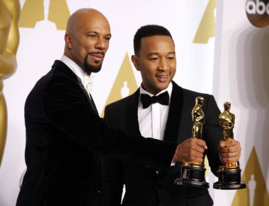 Common ve John Legend, 87. Geleneksel Akademi Ödülleri 'nde Los Angeles' taki Loews Hollywood Oteli 'nde düzenlenen basın odasında. 22 Şubat 2015.  