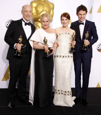 J.K. Simmons, Patricia Arquette, Julianne Moore ve Eddie Redmayne, Los Angeles 'taki Loews Hollywood Oteli' nde düzenlenen 87. 22 Şubat 2015. 