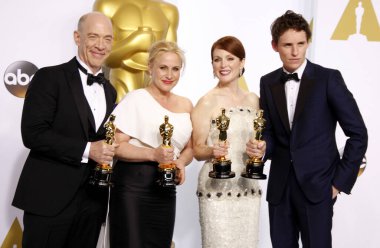 J.K. Simmons, Patricia Arquette, Julianne Moore ve Eddie Redmayne, Los Angeles 'taki Loews Hollywood Oteli' nde düzenlenen 87. 22 Şubat 2015. 