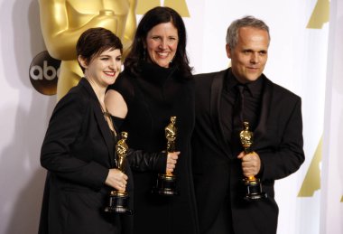 Mathilde Bonnefoy, Laura Poitras ve Dirk Wilutzky, Los Angeles 'taki Loews Hollywood Oteli' nde düzenlenen 87. 22 Şubat 2015.  