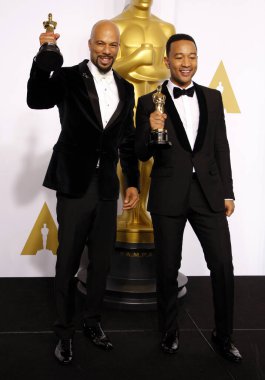 Common ve John Legend, 87. Geleneksel Akademi Ödülleri 'nde Los Angeles' taki Loews Hollywood Oteli 'nde düzenlenen basın odasında. 22 Şubat 2015.  