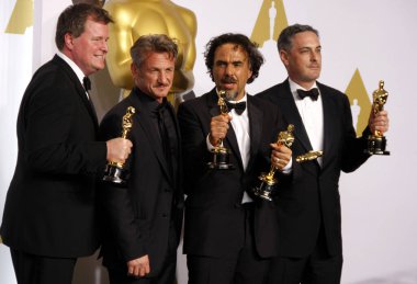 John Lesher, Sean Penn, Alejandro G. Inarritu ve James W. Skotchdopole, Los Angeles 'taki Loews Hollywood Oteli' nde düzenlenen 87. 22 Şubat 2015.  