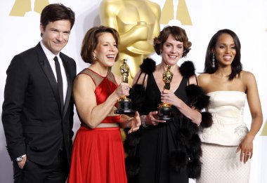 Jason Bateman, Kerry Washington, Dana Perry ve Ellen Goosenberg Kent, Los Angeles 'taki Loews Hollywood Oteli' nde düzenlenen 87. 22 Şubat 2015. 