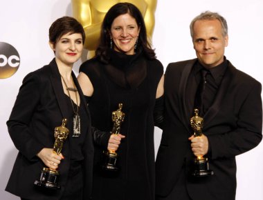 Mathilde Bonnefoy, Laura Poitras ve Dirk Wilutzky, Los Angeles 'taki Loews Hollywood Oteli' nde düzenlenen 87. 22 Şubat 2015.