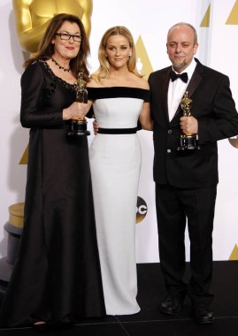 Reese Witherspoon, Frances Hannon ve Mark Coulier, 22 Şubat 2015 tarihinde Los Angeles 'taki Loews Hollywood Oteli' nde düzenlenen 87..  