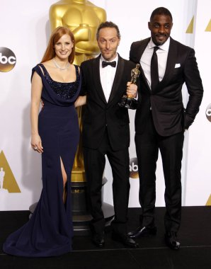 Emmanuel Lubezki, Jessica Chastain ve Idris Elba, 22 Şubat 2015 tarihinde Los Angeles 'taki Loews Hollywood Oteli' nde düzenlenen 87.. 