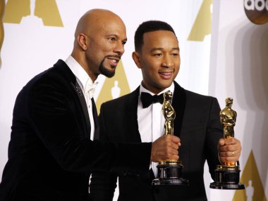 Common ve John Legend, 28. Geleneksel Akademi Ödülleri - Los Angeles 'taki Loews Hollywood Oteli' nde 22 Şubat 2015 tarihinde düzenlenen Basın Odası. 
