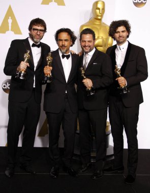 Alejandro G. Inarritu, Alexander Dinelaris, Nicolas Giacobone ve Armando Bo, 22 Şubat 2015 tarihinde Los Angeles 'taki Loews Hollywood Oteli' nde düzenlenen 87..  