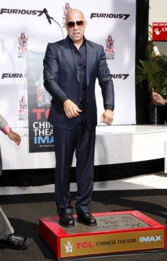 Vin Diesel Ölümsüzleştirildi El ve Ayak İzi Töreni Los Angeles 'taki TCL Çin Tiyatrosu IMAX' ta yapıldı. 1 Nisan 2015.  