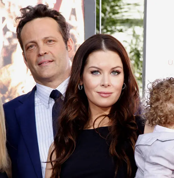 Vince Vaughn ve eşi Kyla Weber, Los Angeles 'taki TCL Çin Thetare' de düzenlenen Vince Vaughn El Ayak İzleri 'ne katıldılar. 4 Mart 2015.  