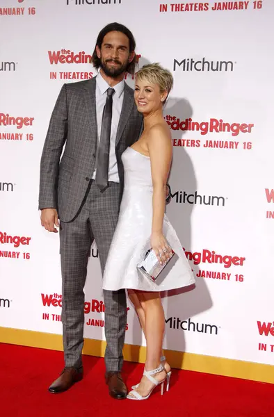 Kaley Cuoco ve Ryan Sweeting, 6 Ocak 2015 'te ABD' nin Los Angeles kentindeki TCL Çin Tiyatrosu 'nda düzenlenen' The Wedding Ringer 'ın Los Angeles galasında.  