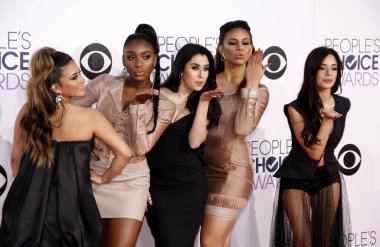 Ally Brooke, Normani, Dinah Jane, Lauren Jauregui ve Beşinci Harmony 'den Camila Cabello, 7 Ocak 2015 Salı günü Los Angeles' taki Nokia L.A. Live Theatre 'da düzenlenen 41..  
