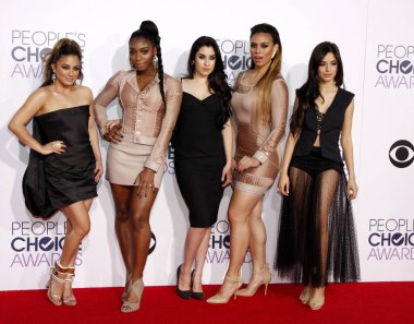 Ally Brooke, Normani, Dinah Jane, Lauren Jauregui ve Beşinci Harmony 'den Camila Cabello, 7 Ocak 2015 Salı günü Los Angeles' taki Nokia L.A. Live Theatre 'da düzenlenen 41..  