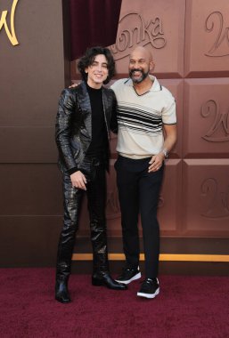 Timothee Chalamet ve Keegan-Michael Key, 10 Aralık 2023 'te ABD' nin Westwood kentindeki Regency Village Theater 'da düzenlenen' Wonka 'nın Los Angeles galasında.