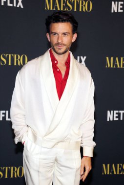 Jonathan Bailey, 12 Aralık 2023 'te Los Angeles, ABD' deki Akademi Müzesi 'nde Netflix' in 'Maestro' adlı fotoğraf çekimini gerçekleştirdi..