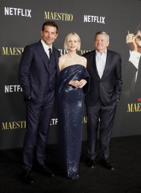 Bradley Cooper, Carey Mulligan ve Ted Sarandos Netflix 'in' Maestro 'fotoğrafında 12 Aralık 2023 tarihinde Los Angeles, ABD' deki Akademi Müzesi 'nde gerçekleştirildi..