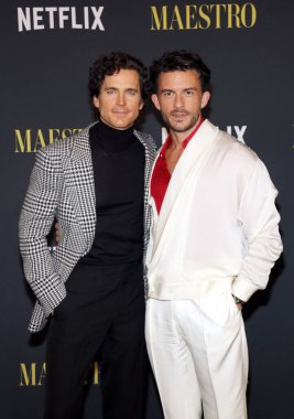 Matt Bomer ve Jonathan Bailey, 12 Aralık 2023 'te ABD' nin Los Angeles şehrindeki Akademi Müzesi 'nde Netflix' in 'Maestro' adlı fotoğraf çekiminde çekildiler..