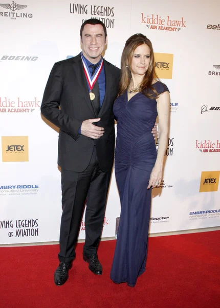 John Travolta ve Kelly Preston, 18 Ocak 2013 'te Los Angeles, Kaliforniya' daki Beverly Hilton Oteli 'nde düzenlenen Canlı Havacılık Efsaneleri Ödülleri' nde.  