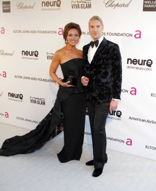 Cameron Silver ve Lisa Robinson, 240213 yılında Los Angeles Pasifik Tasarım Merkezi 'nde düzenlenen 21. Elton John AIDS Vakfı Akademisi Ödül Töreni' nde.  