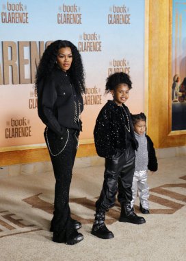 Teyana Taylor ve Junie Shumpert, 5 Ocak 2024 'te ABD' nin Los Angeles kentindeki Akademi Sinema Müzesi 'nde düzenlenen Clarence' ın Kitabı 'nın galasında.