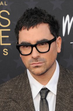 Dan Levy, 14 Ocak 2024 'te ABD' nin Santa Monica kentindeki Barker Hangarında düzenlenen 29. Yıllık Eleştirmenler Seçimi Ödülleri 'nde.