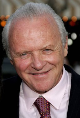 Sir Anthony Hopkins, 11 Nisan 2007 'de ABD' nin Westwood kentindeki Mann Village Tiyatrosu 'nda düzenlenen Los Angeles Kırık Prömiyeri' nde..