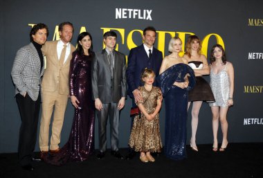 Matt Bomer, Brian Klugman, Sarah Silverman, Gideon Glick, Bradley Cooper, Carey Mulligan, Maya Hawke, Alexa Swinton ve Lea Cooper Netflix 'in Maestro' Fotoğrafı 12 Aralık 2023 tarihinde ABD 'nin Los Angeles kentindeki Akademi Müzesi' nde gerçekleştirildi..