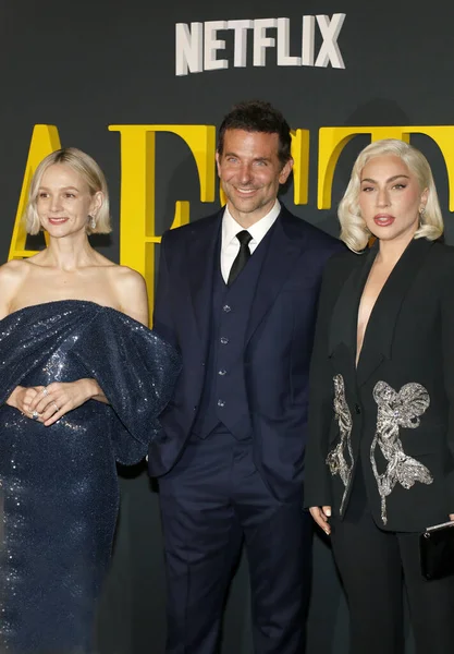 Carey Mulligan, Lady Gaga ve Bradley Cooper, 12 Aralık 2023 tarihinde ABD 'nin Los Angeles kentindeki Akademi Sinema Müzesi' nde düzenlenen Netflix 'in' Maestro 'sunun özel gösteriminde.