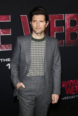 Adam Scott, 12 Şubat 2024 'te ABD' nin Westwood kentindeki Regency Village Theater 'da düzenlenen' Madame Web 'in Los Angeles galasında.