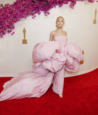 Ariana Grande, ABD 'nin Hollywood kentindeki Dolby Tiyatrosu' nda 10 Mart 2024 'te düzenlenen 6..