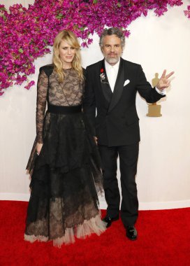 Mark Ruffalo ve Sunrise Coigney, ABD 'nin Hollywood kentindeki Dolby Tiyatrosu' nda 10 Mart 2024 'te düzenlenen 6..