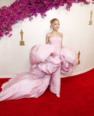 Ariana Grande, ABD 'nin Hollywood kentindeki Dolby Tiyatrosu' nda 10 Mart 2024 'te düzenlenen 96..